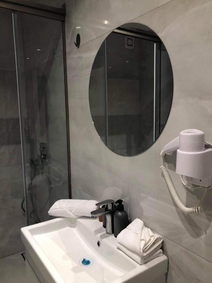 New Prishtina Luxury Rooms Prishtine Bagian luar foto