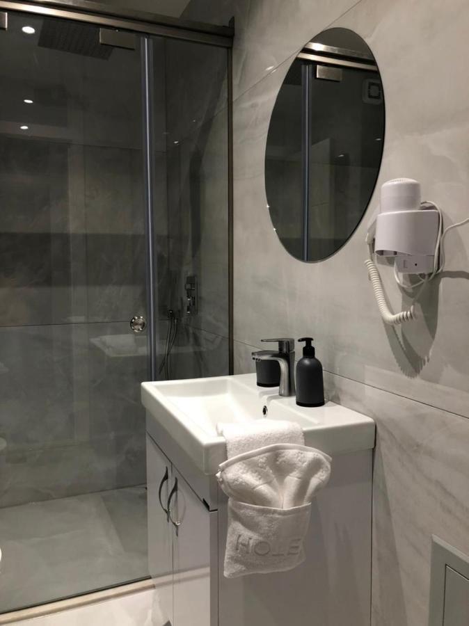 New Prishtina Luxury Rooms Prishtine Bagian luar foto