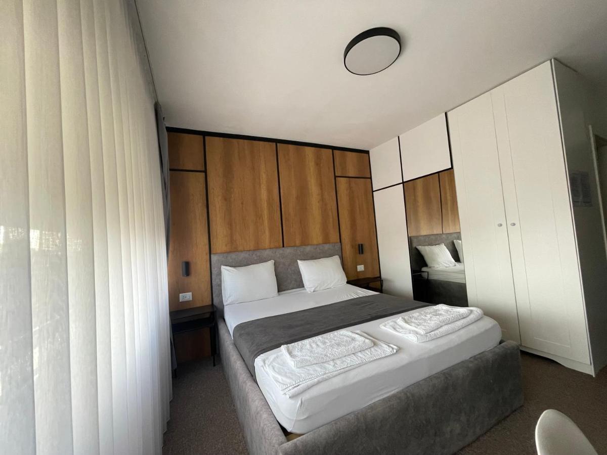 New Prishtina Luxury Rooms Prishtine Bagian luar foto