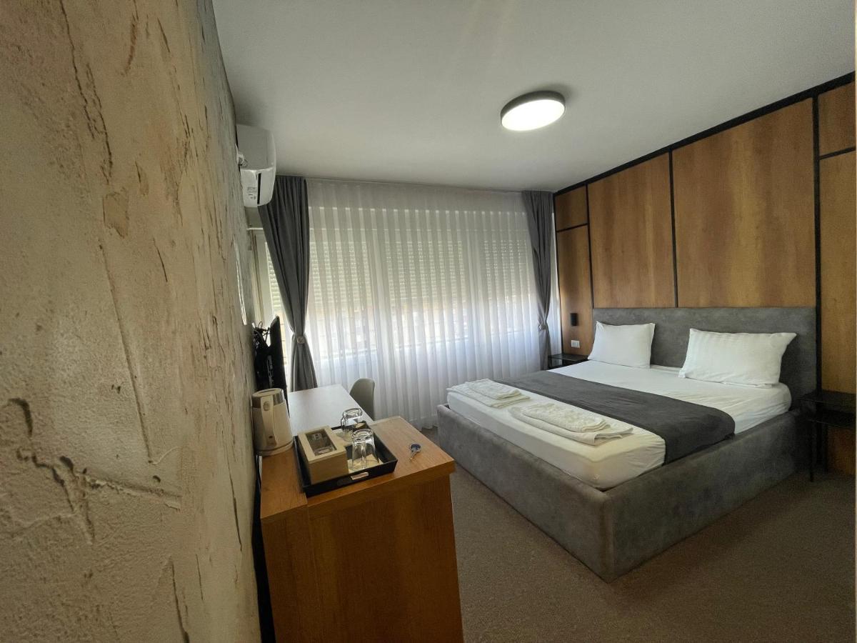 New Prishtina Luxury Rooms Prishtine Bagian luar foto