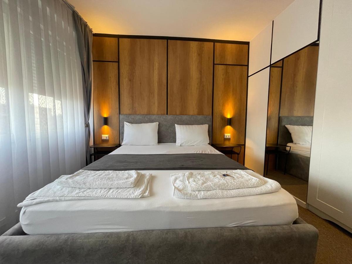 New Prishtina Luxury Rooms Prishtine Bagian luar foto