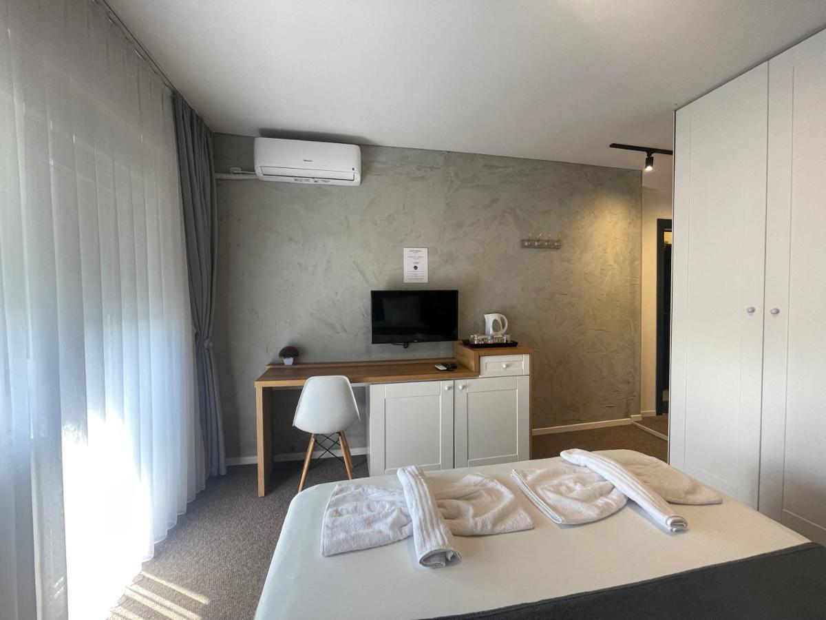 New Prishtina Luxury Rooms Prishtine Bagian luar foto