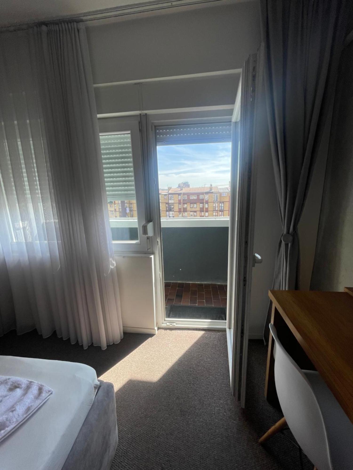 New Prishtina Luxury Rooms Prishtine Bagian luar foto